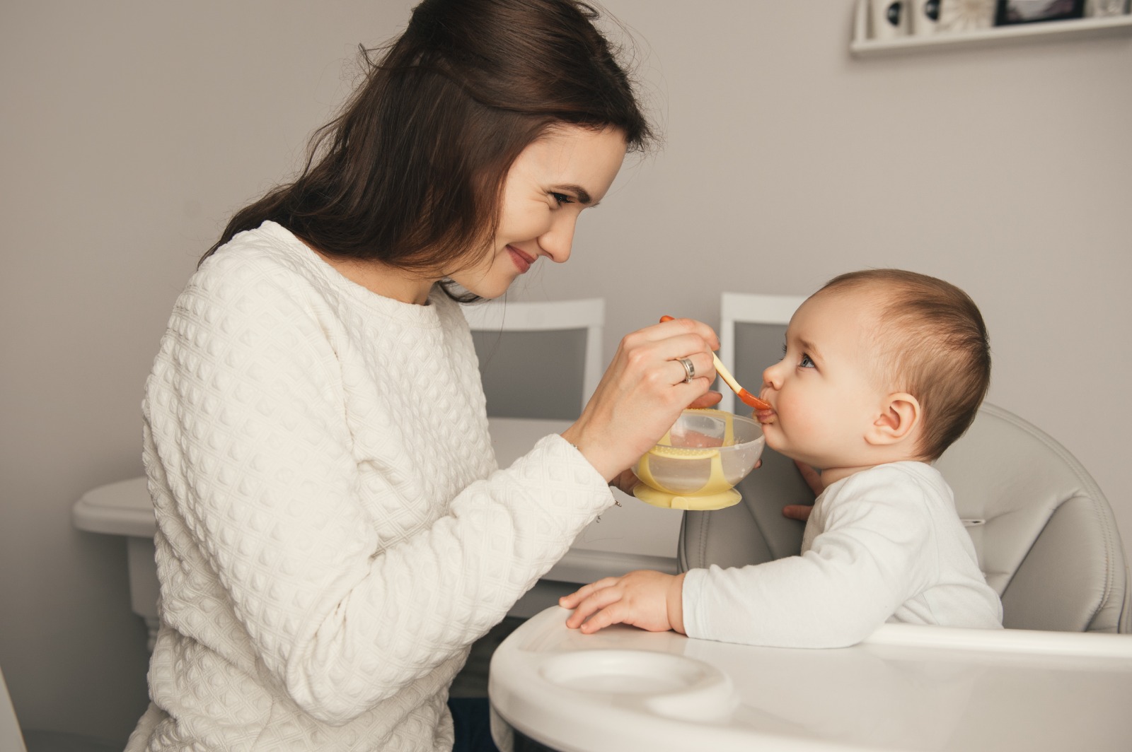 Guía Completa de Alimentación para Bebés de 0 a 12 Meses